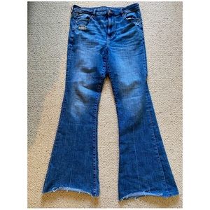 Like new American Eagle high rise flare jeans